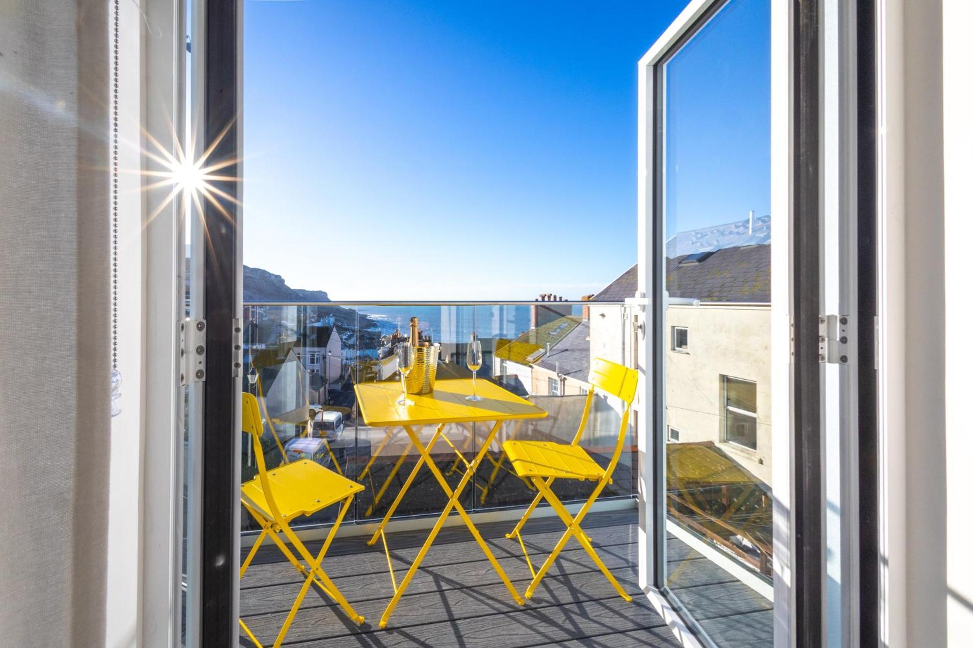 Bright & Beautiful 4 Bedroom House With Sea Views Portland Esterno foto