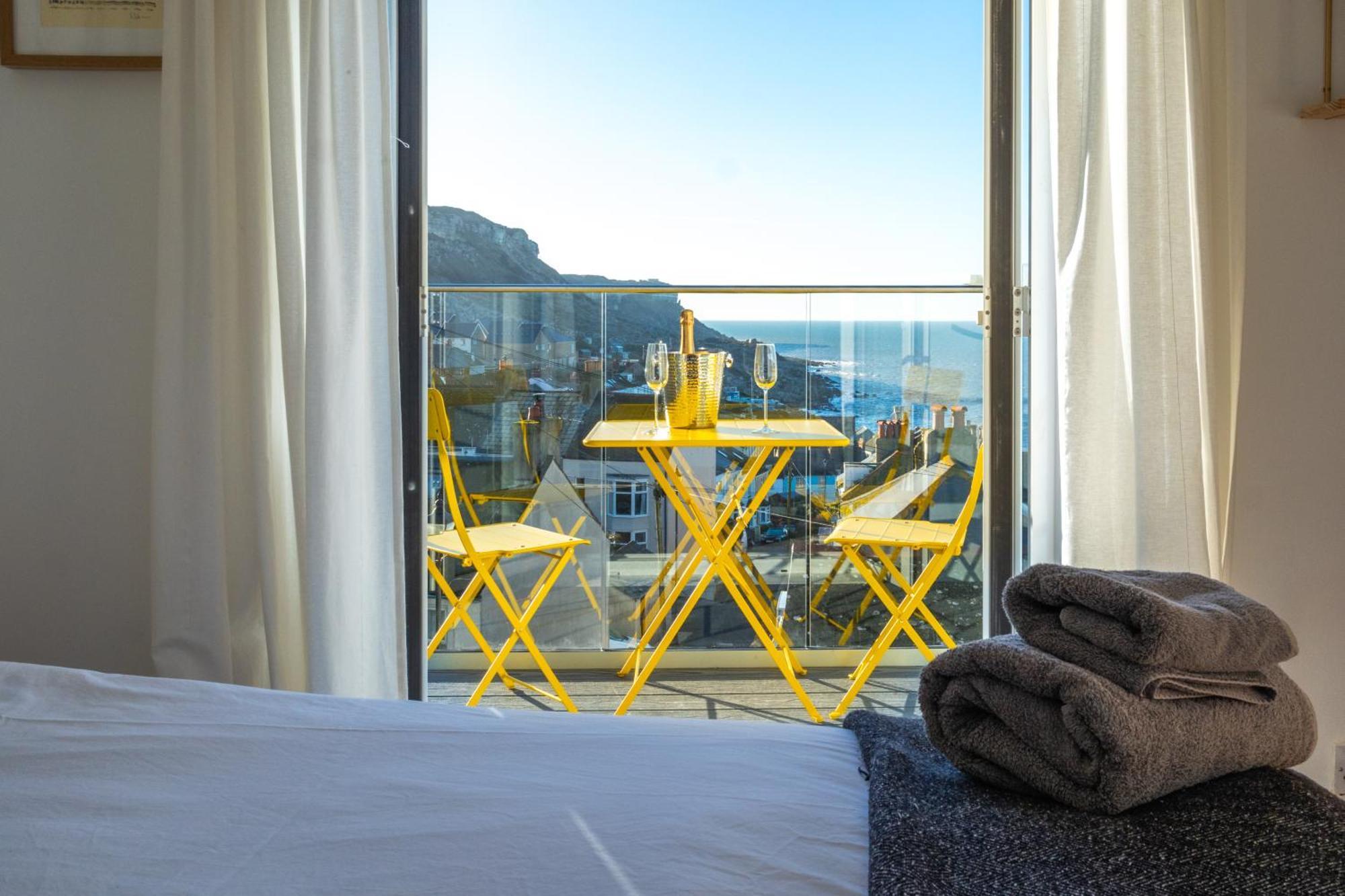 Bright & Beautiful 4 Bedroom House With Sea Views Portland Esterno foto